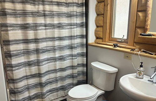 East Kootenay Cabin | Cozy & Quiet cabin for a family