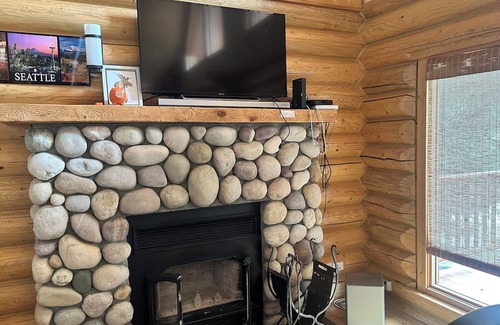 East Kootenay Cabin | Cozy & Quiet cabin for a family