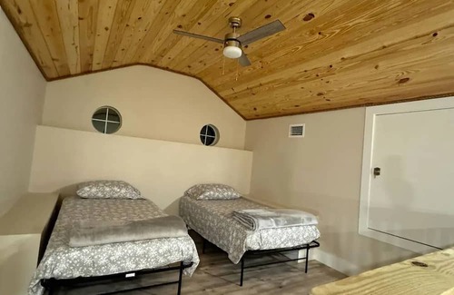 Naples Cabin | The DDD - Triple D Duplex Fishing Lodge