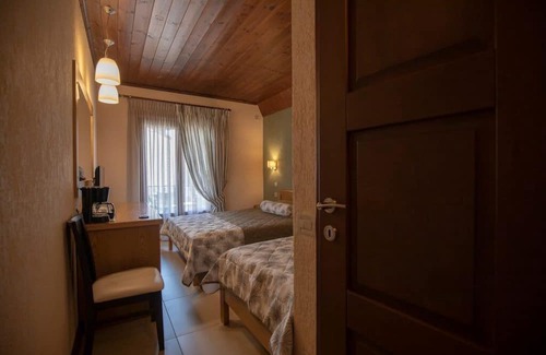 Eptalofos Condo | Eptalofos Guesthouse - Triple Room with Balcony
