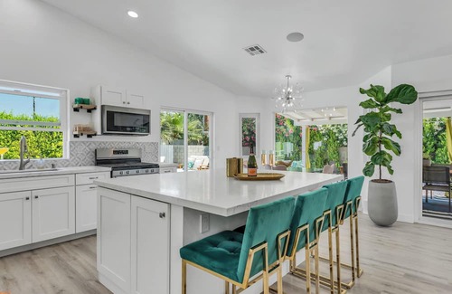 Sunrise Vista Chino House | 4BD/4BA with 3 En Suites in Style