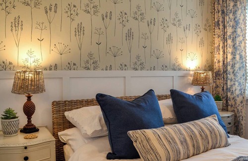 Newton Stewart Cottage | A stunning holiday cottage set in a quiet location of The Isle Of Whithorn, close to the seafront in