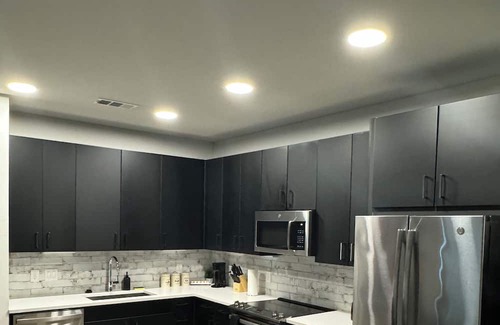 Washington Ave./ Memorial Park Apartment | Luxury Pool View High-rise