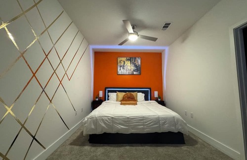Washington Ave./ Memorial Park Apartment | Luxury Pool View High-rise