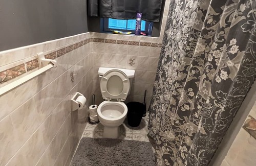 Forest Hill Apartment | Minutes away from branch brook park and 15 minutes away from Newark airport.