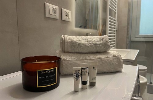 Precotto Apartment | Apartment 'Led House Luxury' with Wi-Fi and Air Conditioning