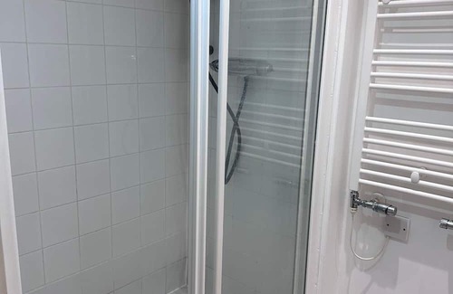 Woolwich Apartment | A Two Bedroom Flat in Greater London; Ideal for professionals/ family/students