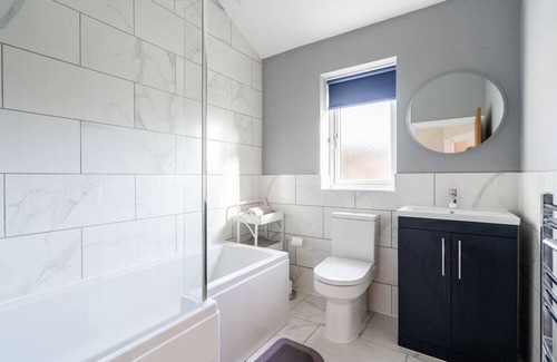 Cleeve House | The Oak View:Haven Retreat Bristol in Countryside