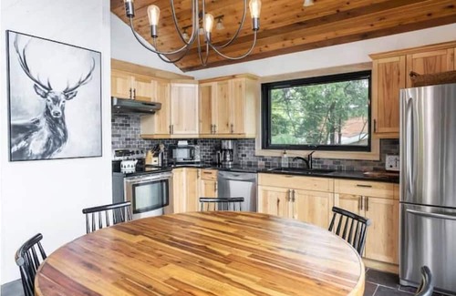 Dysart et al Cottage | The Four Trees Cottage *Breathtaking lake views*