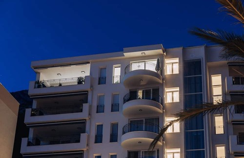 Moca Apartment | LuxuryAptInVilla Smaragd Pool