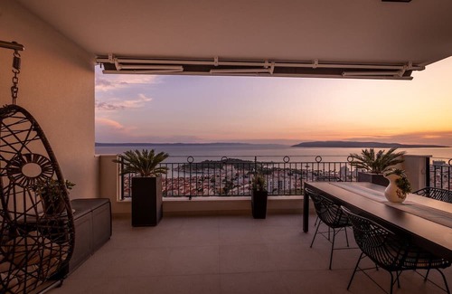 Moca Apartment | LuxuryAptInVilla Smaragd Pool