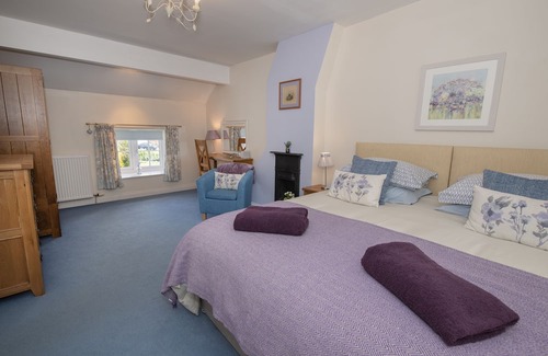 Huggate Cottage | Delightful holiday home in pretty village high in the stunning Yorkshire Wolds