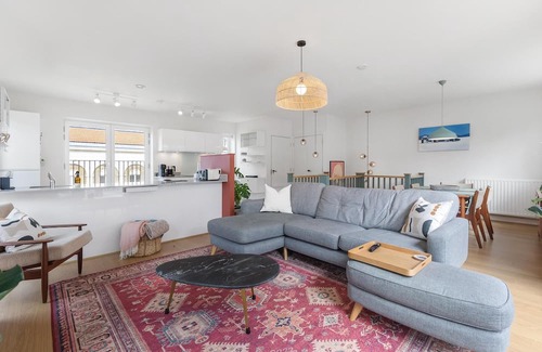 Bromley North Apartment | Historic East London 2 Bed 2 Bath Duplex