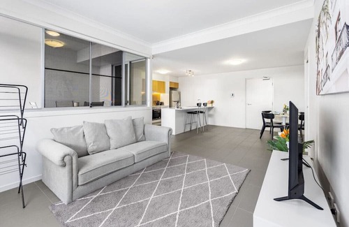 Kelvin Grove Apartment | Chic Modern Retreat: 1BR Apt w/ pool@Kelvin Grove