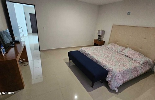 Aguascalientes House | CASA DE 3 PIZOS 3 RECAMARAS 3 BAŃOS Y MEDIO ,BALCON /VISTA Y ROOF GARDEN C