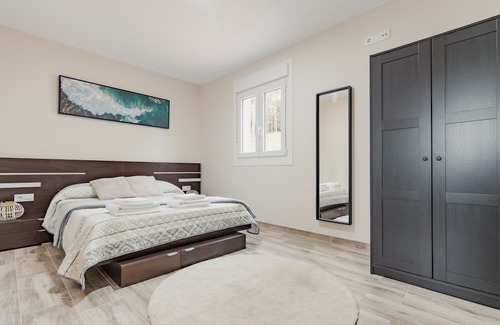 Cabana de Bergantinos House | Holiday Home 'Lar De Mar' with Sea View, Private Terrace and Wi-Fi