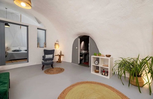 Karterados Villa | Luxury 2BR Suite close Thera Archaeological Museum