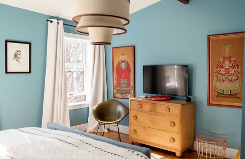 Fells Point Apartment | Wyatt's Saloon - Guest House 2 || Fells Point