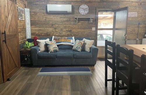 Tie Plant Cabin | Camp House Retreat is located at Grenada Lake, world famous Crappie fishing lake