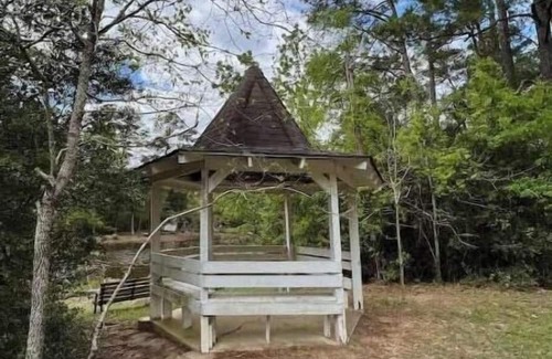 Montgomery Cabin | Cabin In The Forest - Sam Houston National Forest