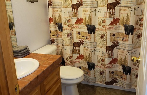 Oregon Water Wonderland House | Deschutes River canal access is a Paddlers Delight!
