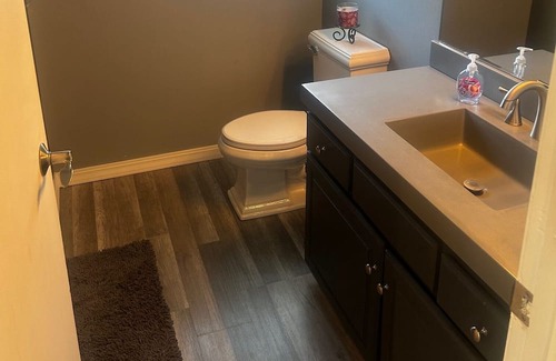 Akron House | ShadyBrook 5 minute walk to Springfield Lake Fishing, playground, walking trail.