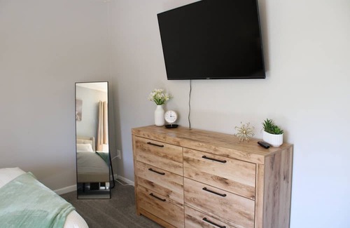 Monroeville Apartment | Your Stonecliffe Escape - Convenient location with a peaceful community feel!