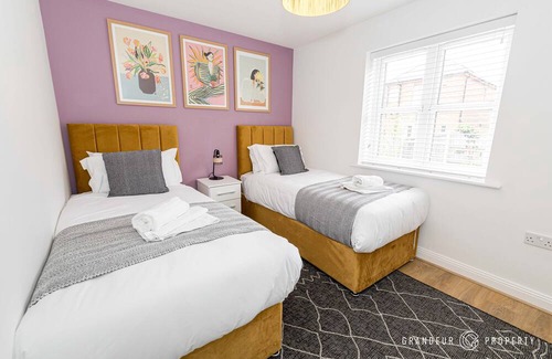 Poole House | Spacious & modern 3 bed, 10 min to beach, parking
