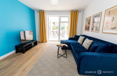 Poole House | Spacious & modern 3 bed, 10 min to beach, parking