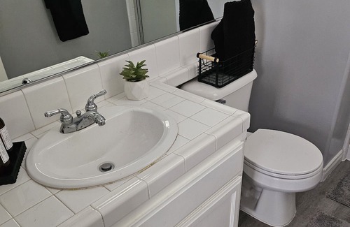 Greenacres Apartment | LOCATION!! Few minutes away River Park and shopping center