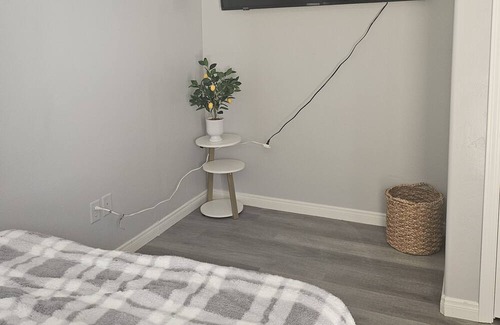 Greenacres Apartment | LOCATION!! Few minutes away River Park and shopping center