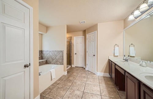 Georgetown House | Sycamore Sanctuary | 1 Gig Wi-Fi | Quiet Neighborhood