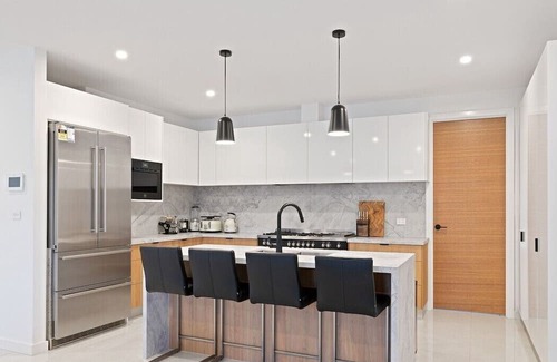 Rhyll House | Swan Bay Park by Ready Set Stay - WIFI, Full Linen and Towels, Central