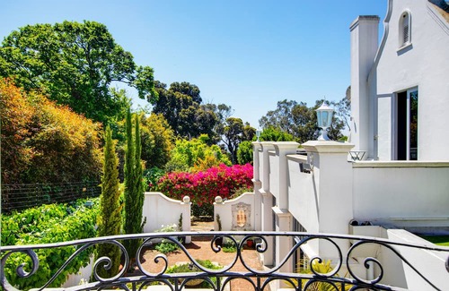 Bishopscourt House | Centrally located 3/5 bedroom home in Bishopscourt.