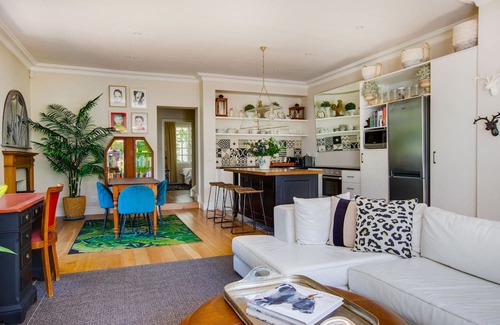 Bishopscourt House | Centrally located 3/5 bedroom home in Bishopscourt.