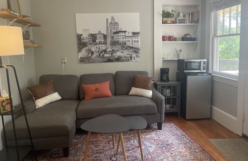 Oakley House | Private Suite: Walk to Biltmore and Breweries