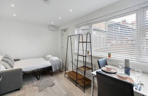 Chelmsford Apartment | Studio Living: Simplified Urban Lifestyle