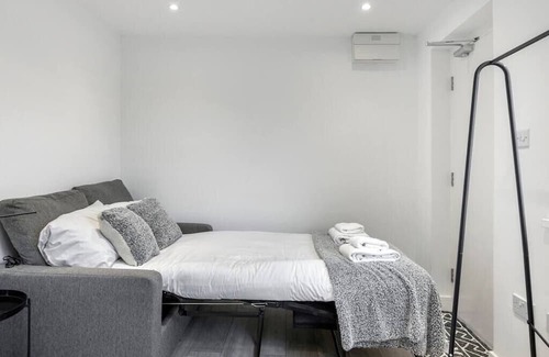 Chelmsford Apartment | Studio Living: Simplified Urban Lifestyle