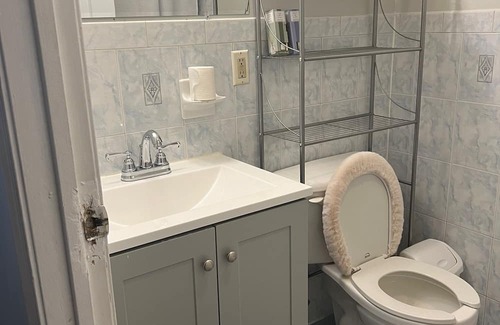 Lower Vailsburg Apartment | BFL Cozy Entire 3 Bedroom & 2 Bathroom