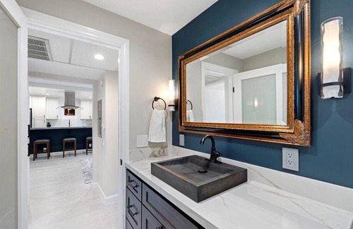 Sawtelle Condo | Cozy & Serene Brentwood Luxury Condo - 82 Walk Score -Pool/Spa