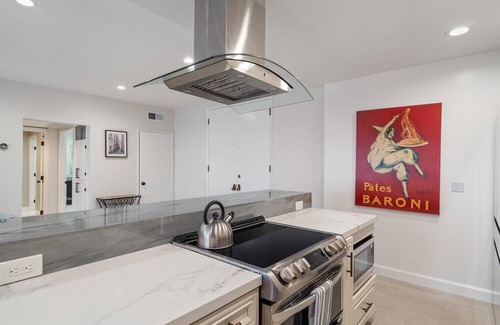 Sawtelle Condo | Cozy & Serene Brentwood Luxury Condo - 82 Walk Score -Pool/Spa