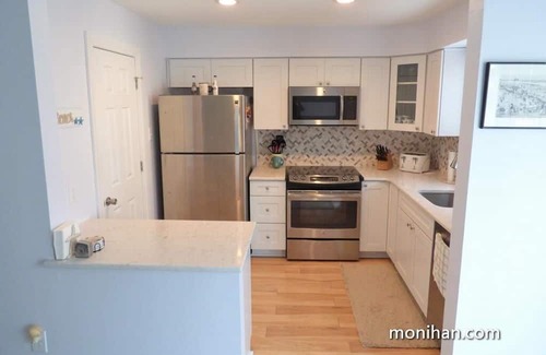North End House | Cozy 3-bedroom townhome in amazing Ocean City with AC, WiFi. 1 Block from beach