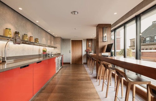 The Hague Center House | Stay, Explore, and Unwind in Den Haag's Heart! 3 Relaxing Units, Pets Allowed!