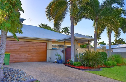 Trinity Park House | Private Luxury Haven: SUV Hire, Pool, Near Marina