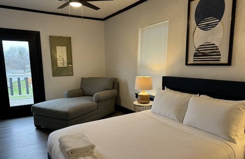 Central Oklahoma City House | 6BR- 4BA- Prime Location- Stay up to 16- Rain Shower