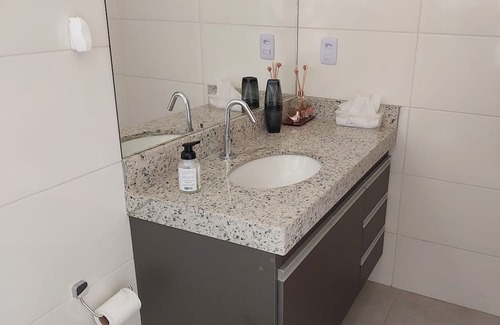 Sao Roque Ski Chalet | Casa em Frente a um Lago, Próximo a Rota do Vinho em São Roque - SP