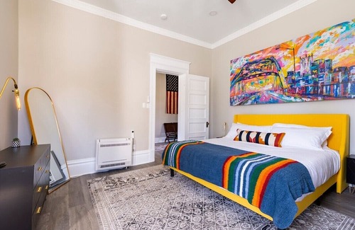 Washington Apartment | King Beds | On W&J Campus | Social Media Ready Art