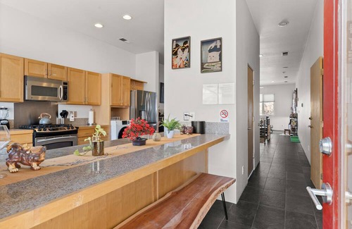 Spruce Park House | King Bed Little Tokyo Exotic Historic Spruce Park