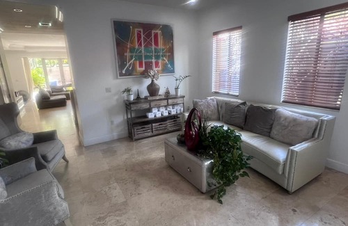 The Roads House | 3-bedroom 3.5 Bathrooms townhome in enjoyable Heart of Downtown Miami with Pool