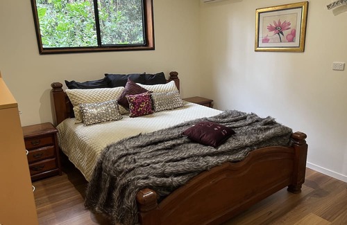 Malanda Cabin | Figtree Getaway - Fireplace cabin 3 bedroom fully self contained with spa